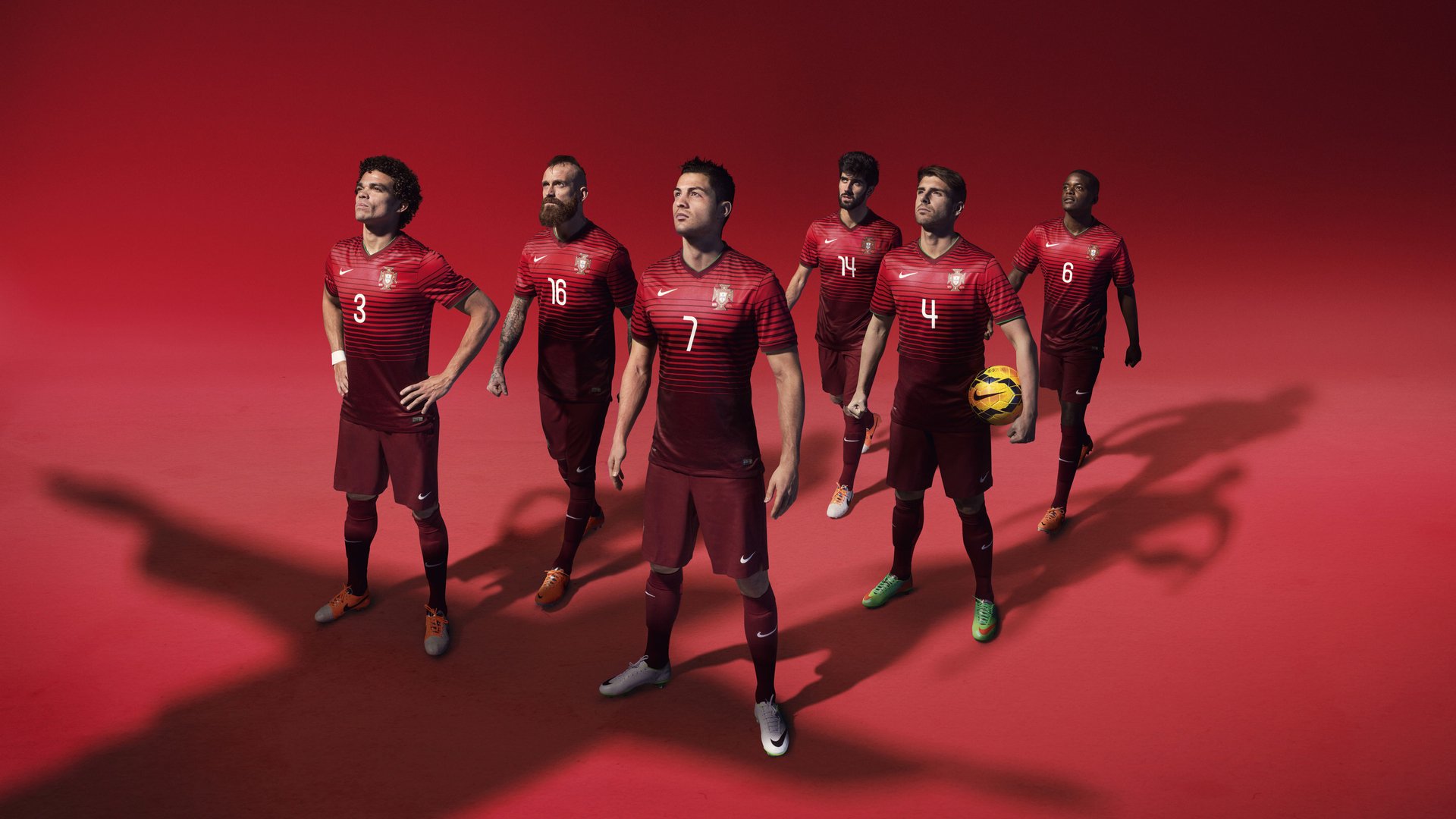 开云体育登录-绿茵鏖战与球台烈焰，当C罗遇见梁靖崑的状态哲学